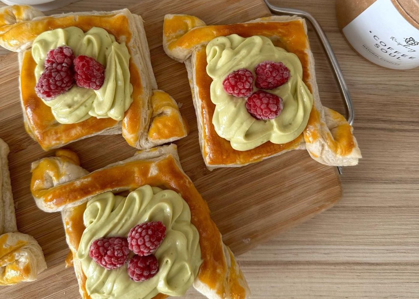 Изделия из слоеного теста. Изделия из слоеного теста. Формы выпечки из слоеного теста. Формы слоек из дрожжевого теста. Булочки из слоёного дрожжевого теста.