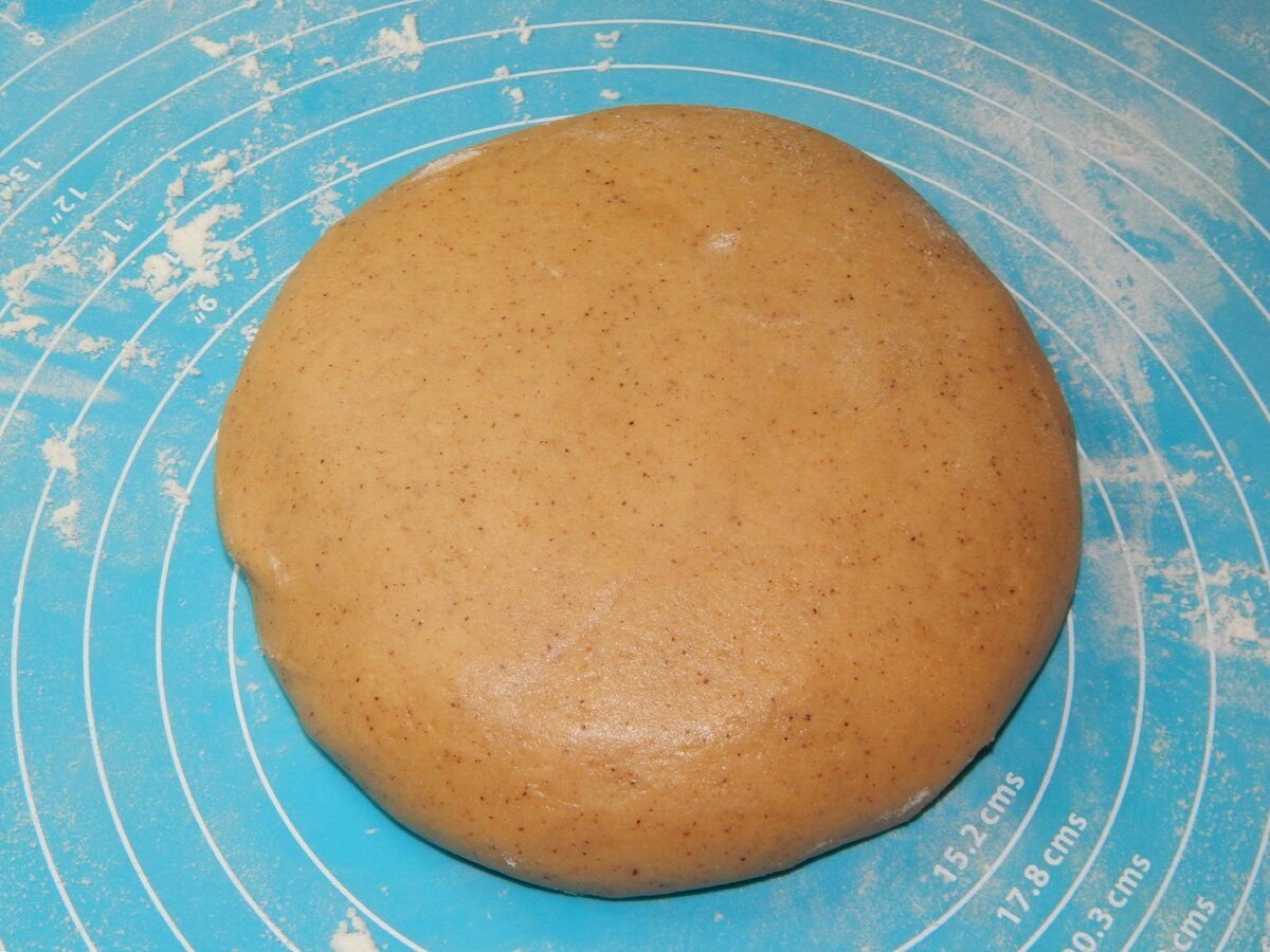 Медовое тесто для пряников. Медовое тесто для пряников. Медовик тайерлаш. Медовое тесто фото. Тесто для медовика.