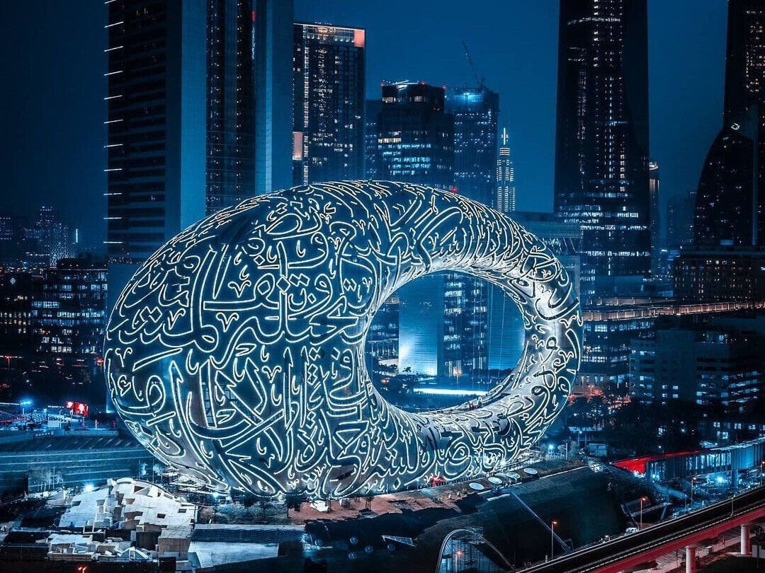 100 в дубае. Дубай Museum of the Future. ОАЭ музей будущего Дубай. Dubai музей будущего. Музей Экспо Дубай.