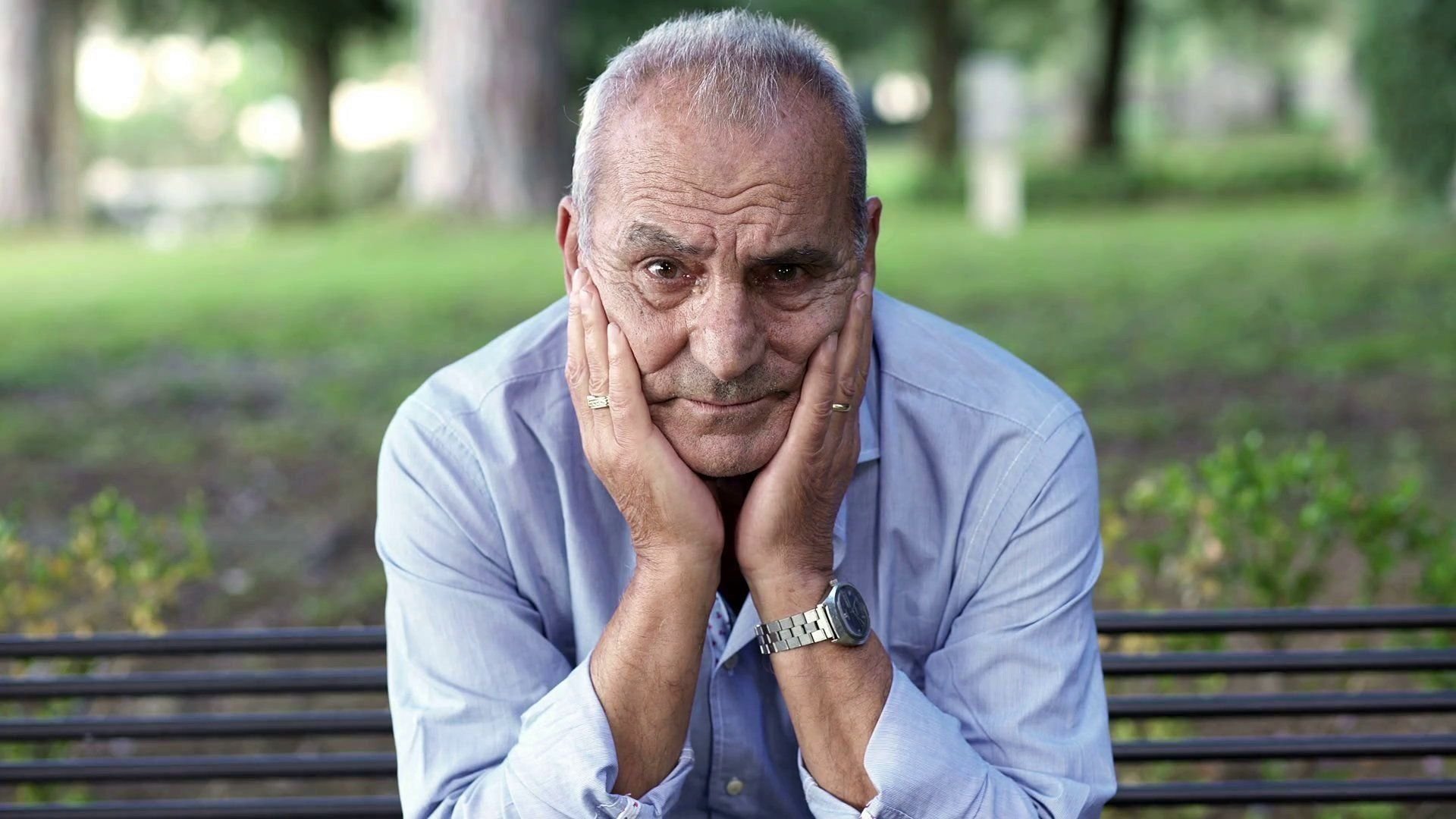 пожилой и старческий возраст. пара пожилых людей. мужчина и женщина в возрасте. задумчивая пожилая женщина. пожилой возраст кризис.