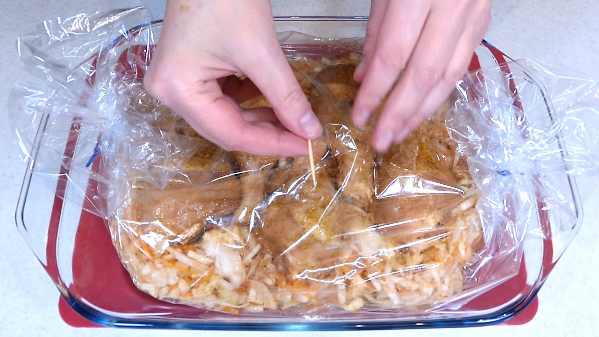 плов в духовке с курицей в рукаве. курица с рисом в пакете для запекания. плов в рукаве для запекания в духовке с курицей. курица с рисом в духовке в рукаве. макароны в пакете для запекания.