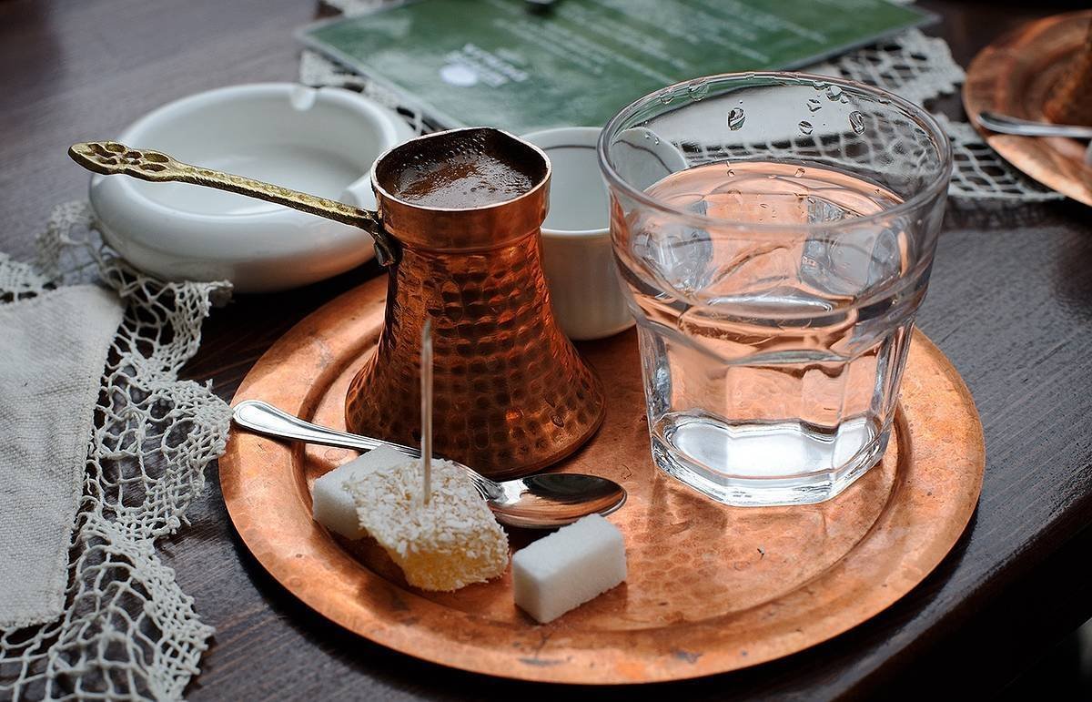 Стакан воды в кафе