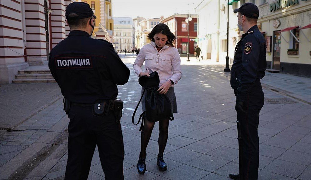 Есть ли полиция. Патруль полиции в Москве. Патруль на улице полиция протокол. Полиция Росгвардия патруль.