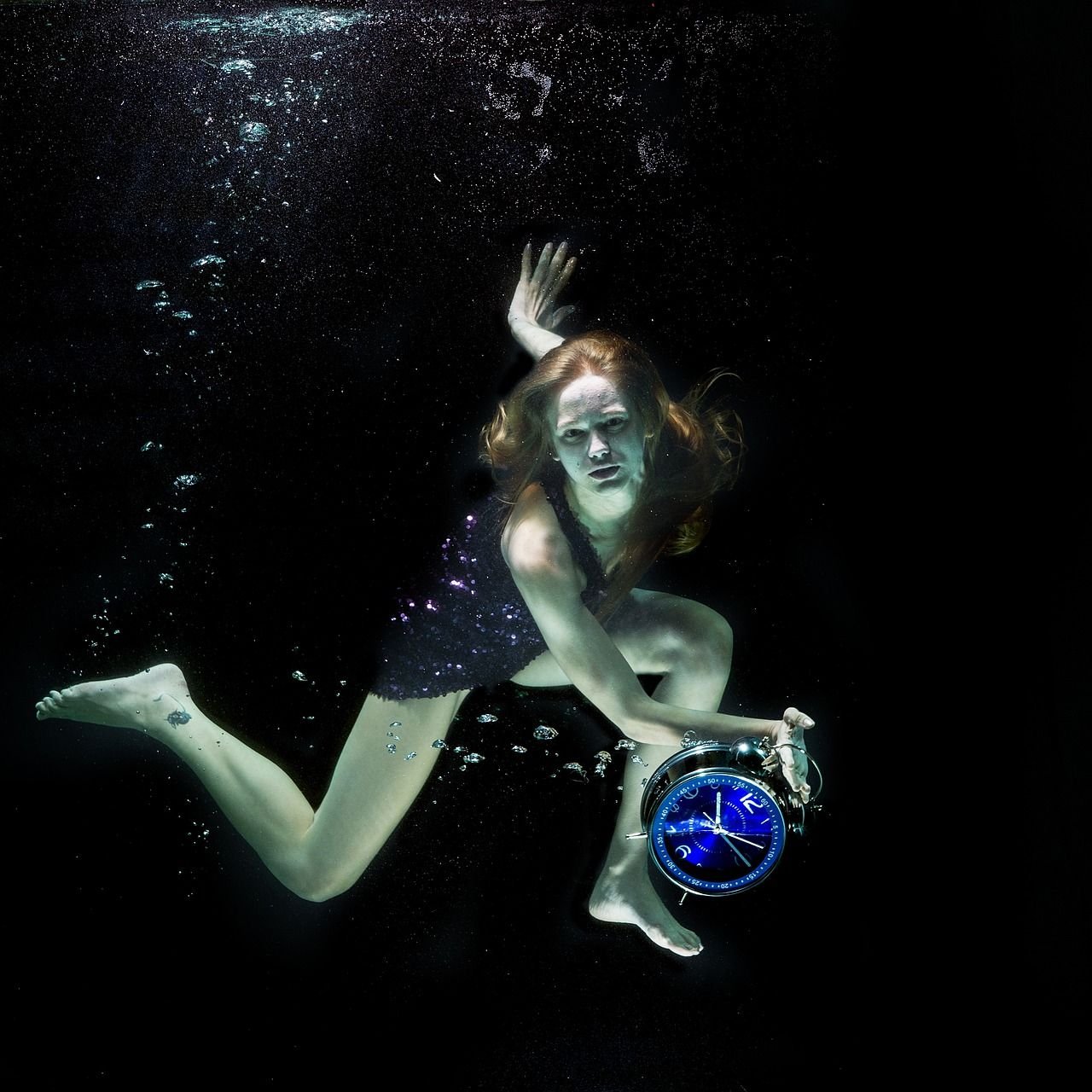 Часы под водой