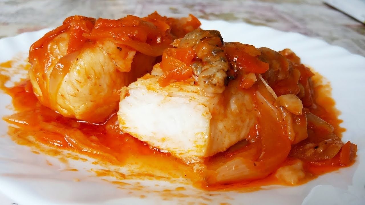 Минтай в томатном соусе на сковороде рецепт с фото пошагово