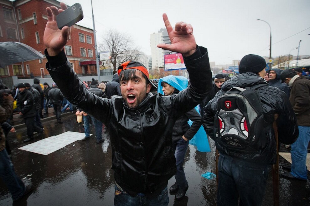 Против мигрантов в москве. Чурки в Москве. Мигранты в Москве. Мигранты чурки. Мигранты на красной площади.