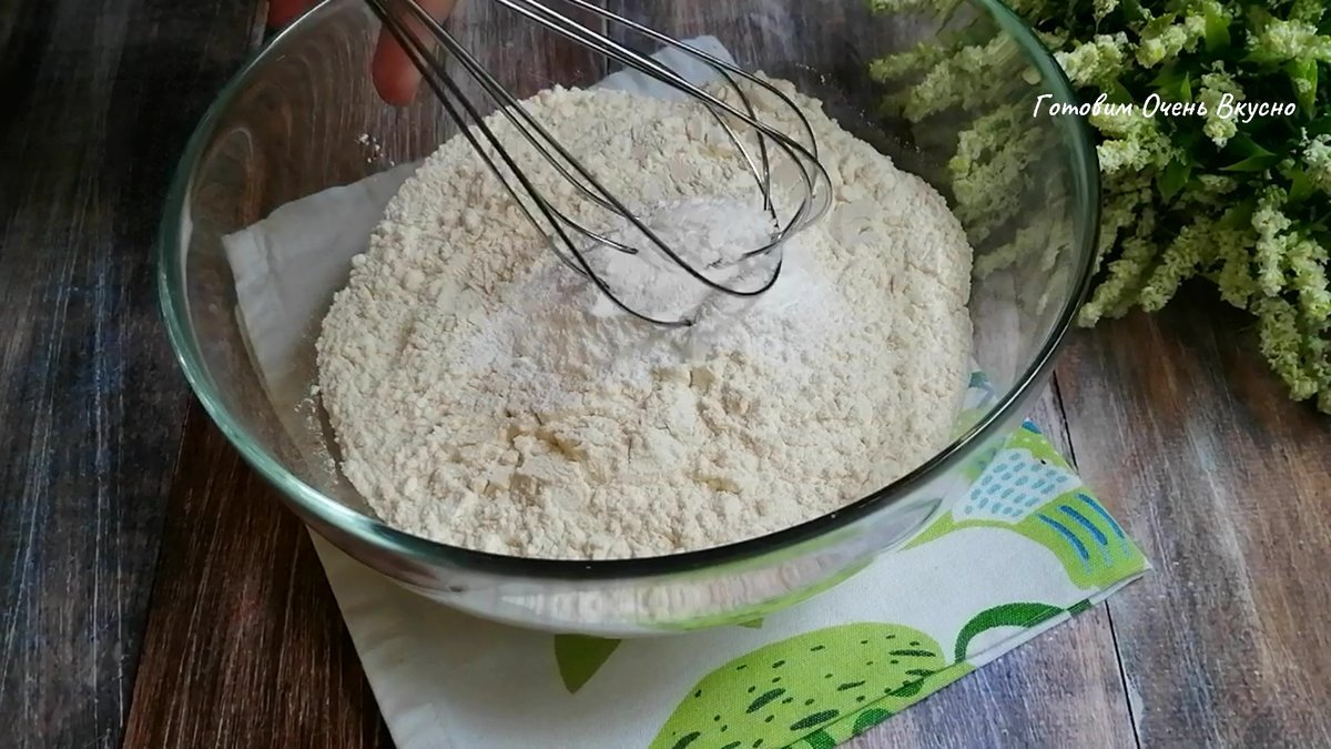 бисквит на кипящем молоке. американский бисквит на горячем молоке я тортодел. молочная пропитка для торта. тесто на горячем молоке. молоко и сливочное масло.