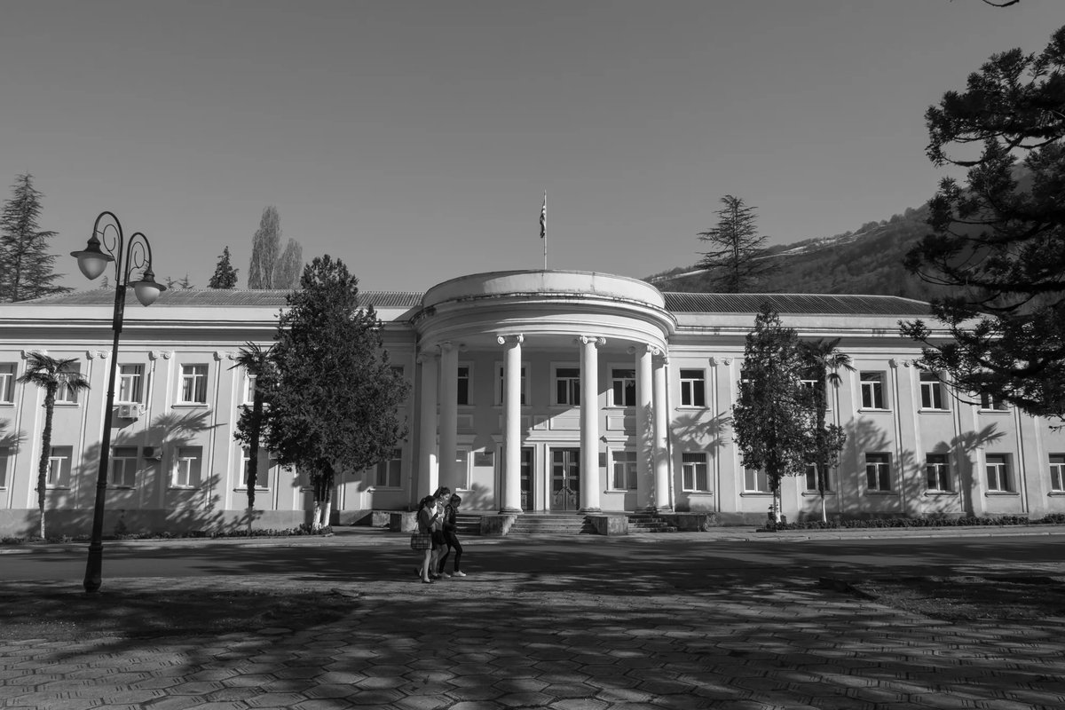 Вокзал ткварчели старые