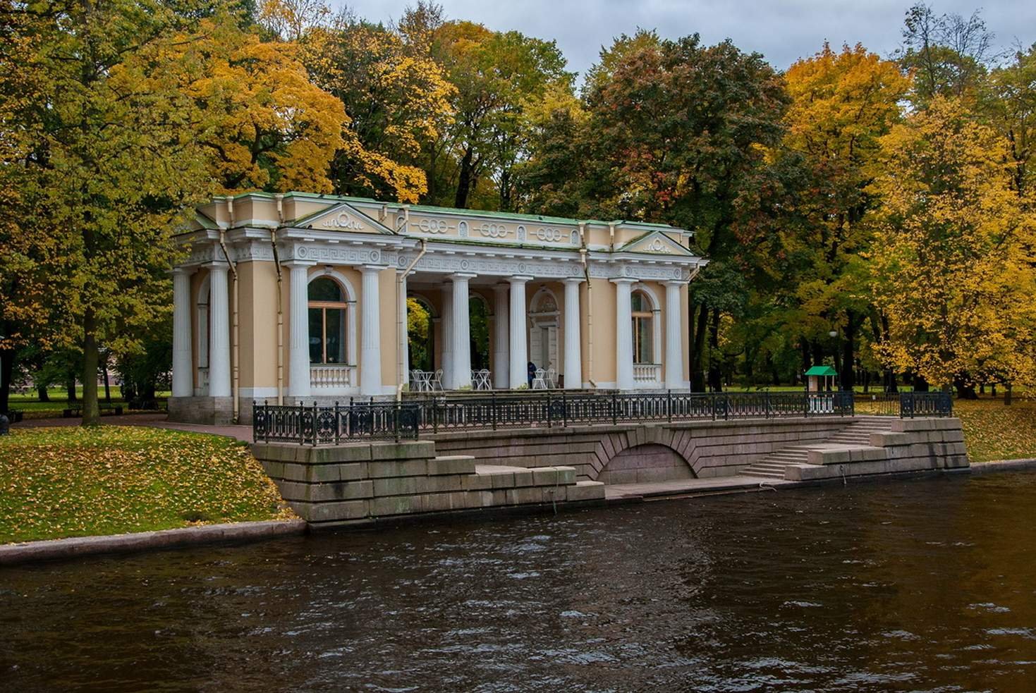 Михайловский парк в Санкт-Петербурге