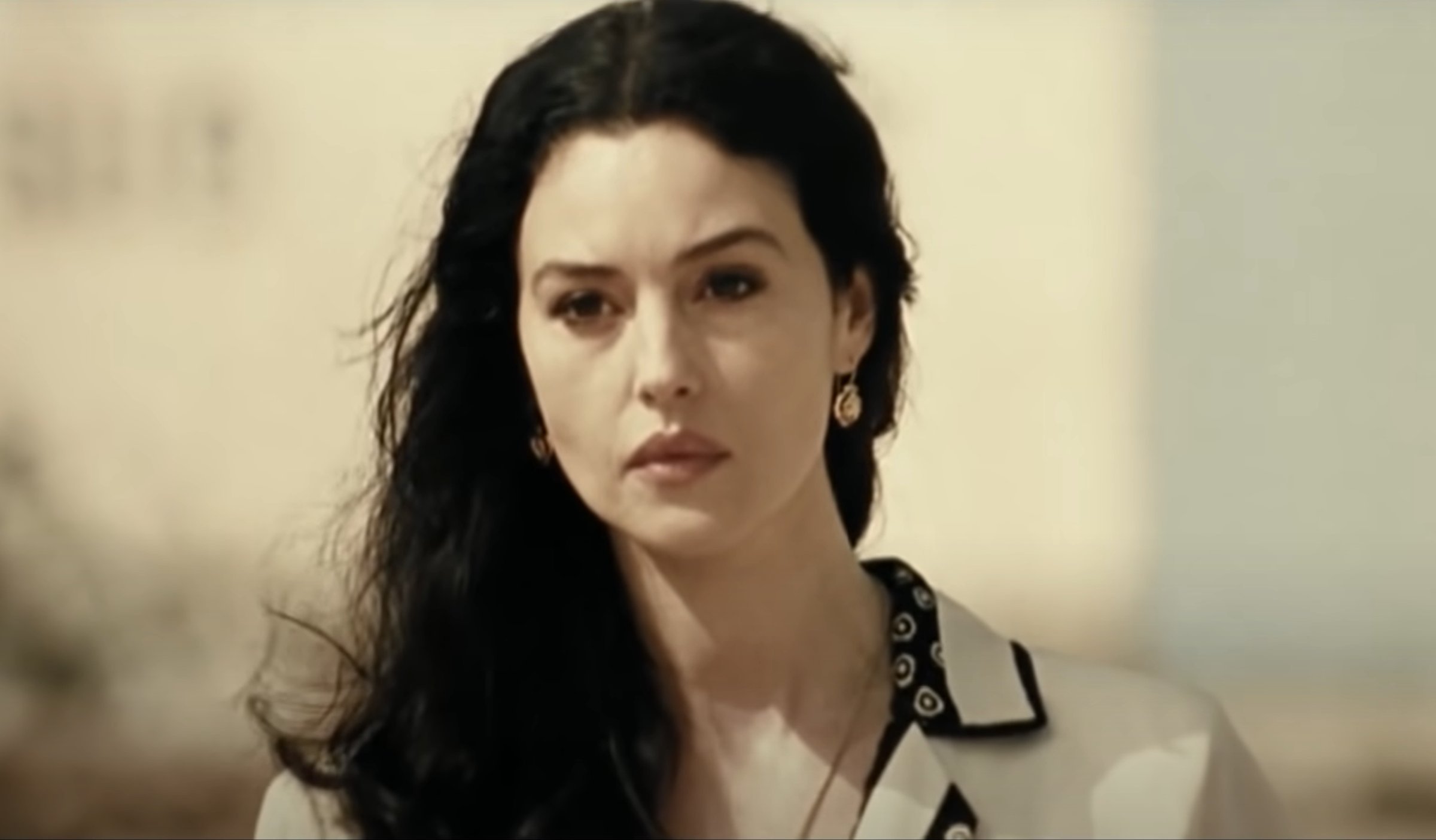 2000 - малена (джузеппе торнаторе). моника беллуччи в фильме малена. малена фильм 2000 сигарпта. роли малены. роли малены.