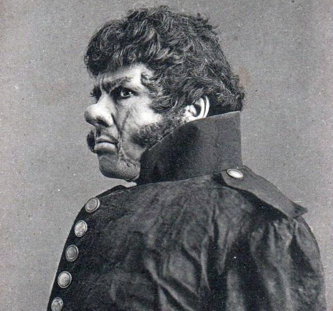 держи морда. держиморда свистунов пуговицын. свистунов и держиморда. держиморда ревизор. держи морда.