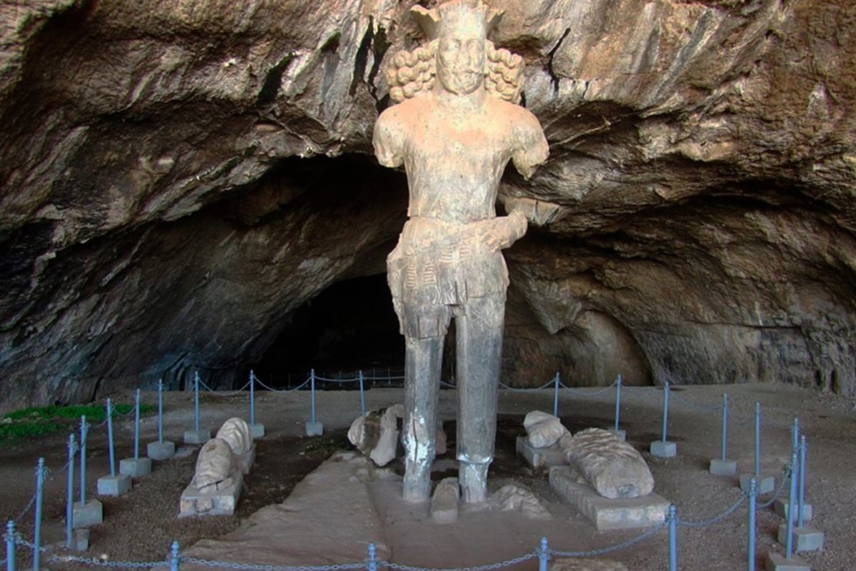 Пещера со статуями. Головоломка со статуями в rdr 2. Red redemption 2 пещера со статуями. Сокровище британии вальгалла пещера гренделя. Пещера со статуями.