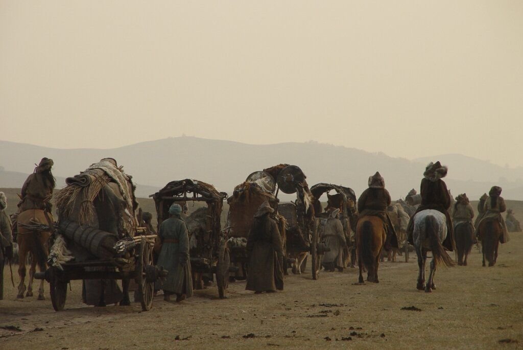 Монгольская юрта обычного жителя. Монгольская степь кочевье. Монгол номадс. Жизнь в монголии. Шэнэхэнские буряты в китае.