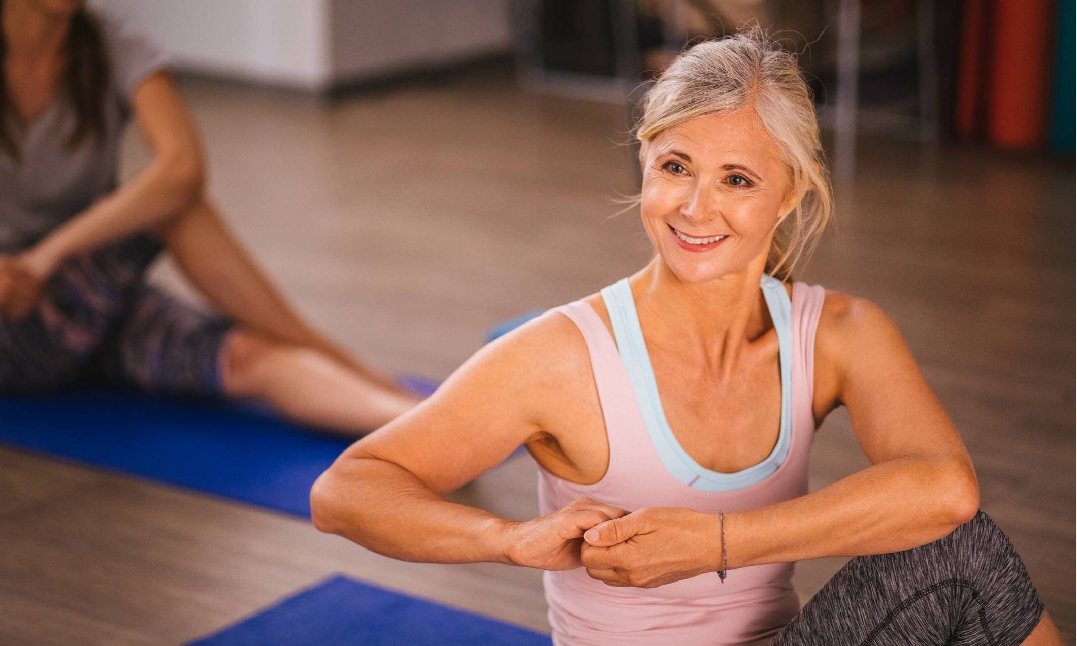 танцы после 40 лет. танцы после 40 лет. танцы после 40 лет. зумба голд для пожилых. фитнес для пожилых.