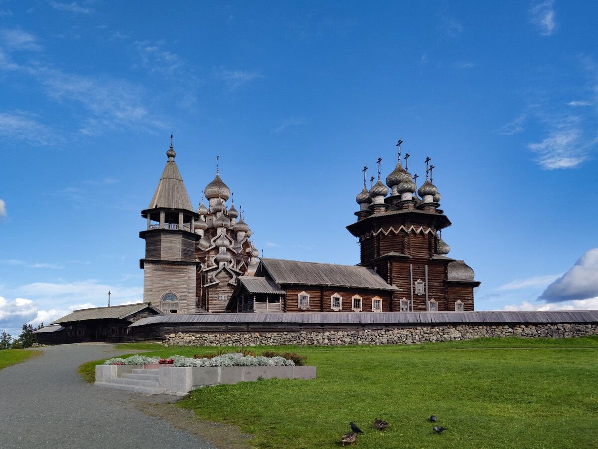 церковь древнерусская деревянная без гвоздей. деревянный храм в россии без единого гвоздя. кижи в питере. комплекс выстроенный без единого гвоздя 4 буквы. комплекс выстроенный без единого гвоздя 4 буквы.