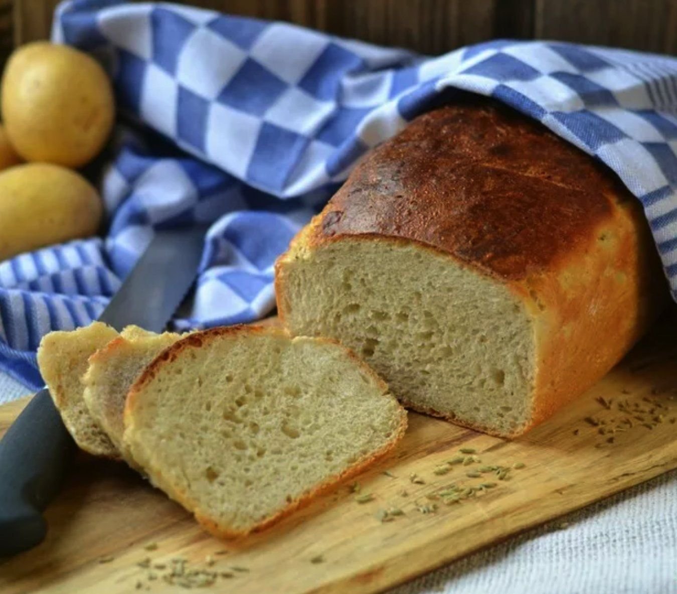 Домашний картофельный хлеб. Картошка с хлебом. Хлеб картинки. Хлебный Мякиш с яйцом. Хлеб Святой Агаты.