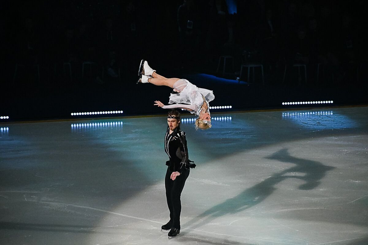 Ледовое шоу русский вызов. Фигурное катание фото. Российские фигуристки. Figure Skating фигурное катание. Шоу программы русский вызов по фигурному.