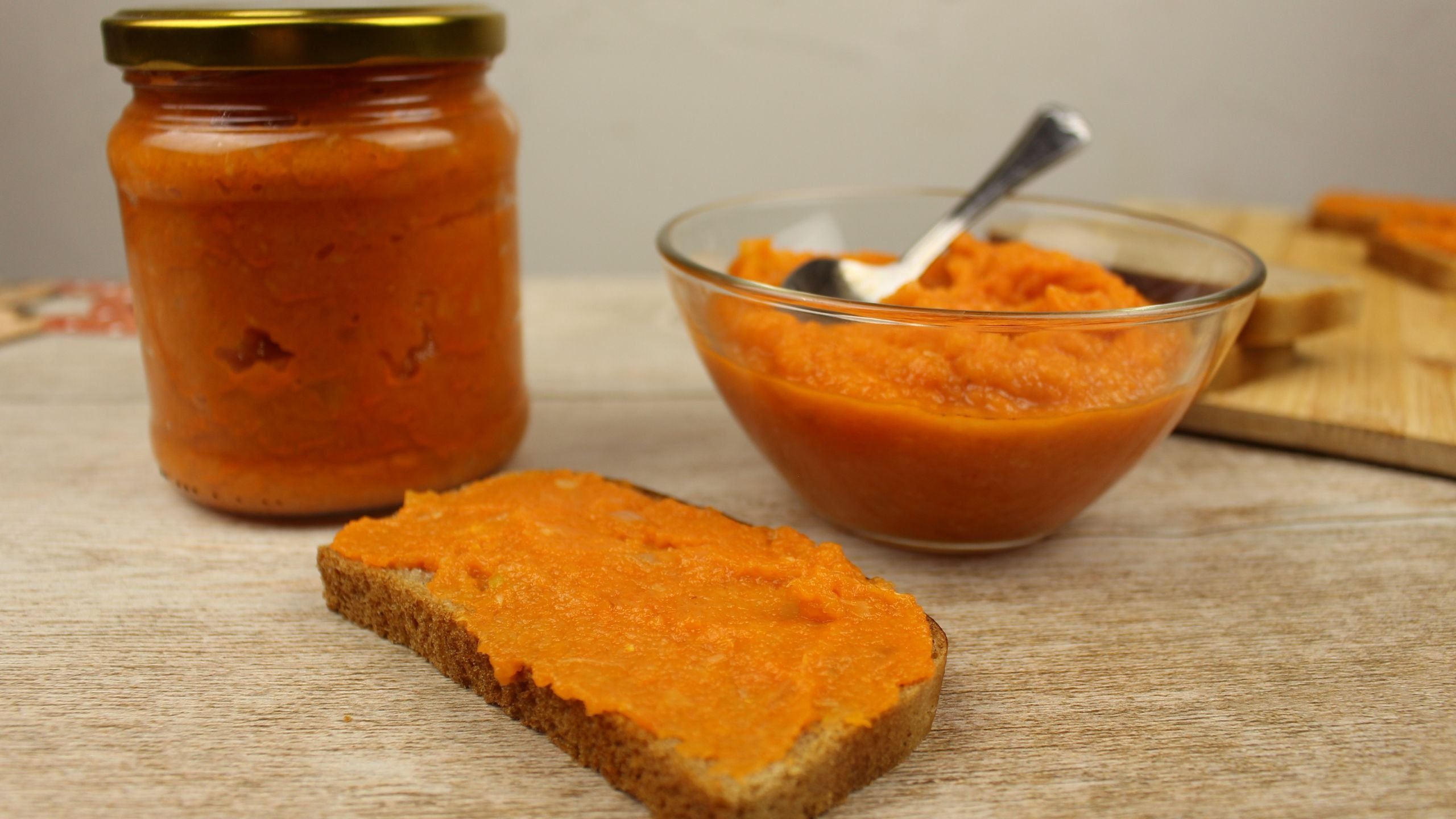 Кабачковая икра в банке