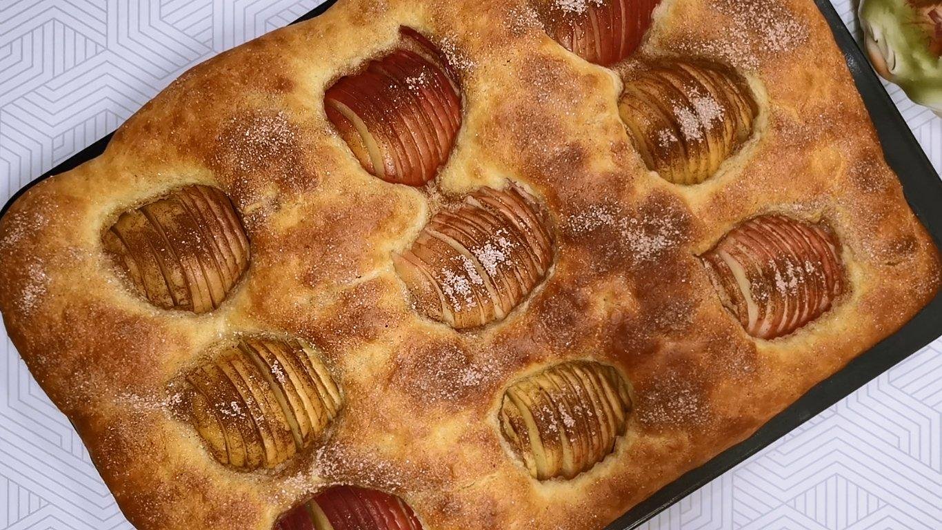 сколько пекут дрожжевые пироги. пироги пекутся в духовке. красивые и вкусные булочки. пирожки с капустой в духовке на дрожжевом тесте. сдобные дрожжевые булочки.