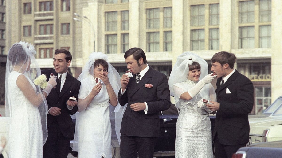 Брак вдовцов. Свадьба в 80-е годы. Советская свадьба. Свадьба 90-х. Свадебные платья 70-х годов Америка.
