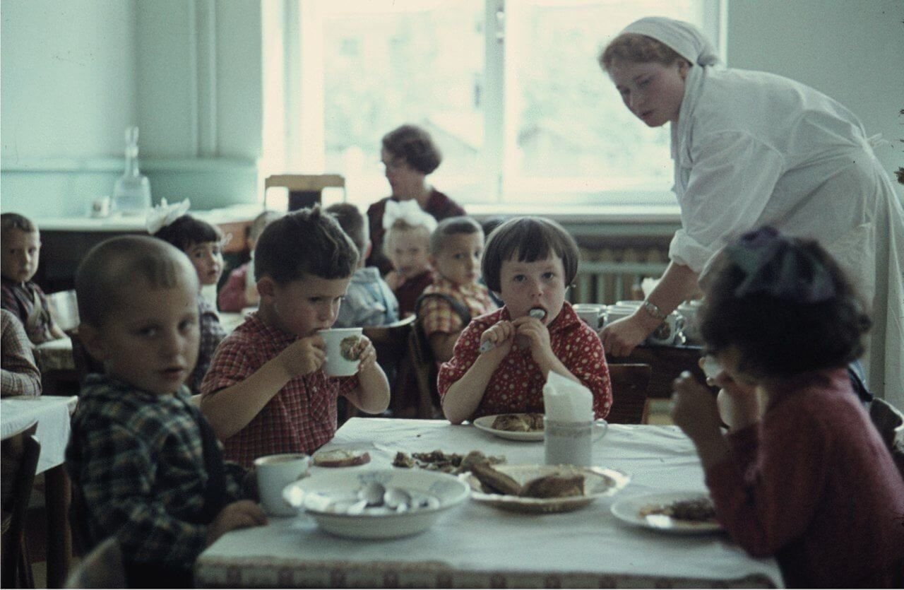 В садике было лучше. Обед в детском саду СССР. Советские дети в детском саду. Детские сады в СССР. Детский сад в Советском Союзе.