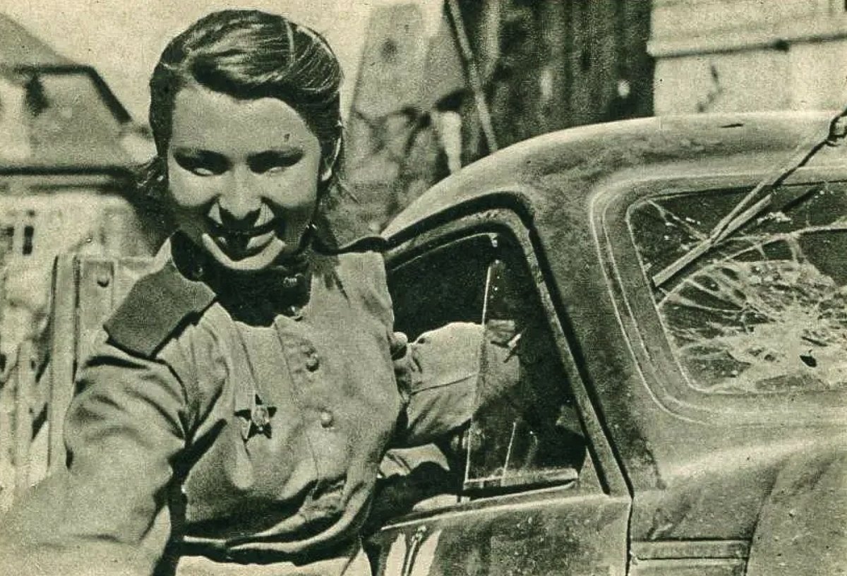 Женщина шофер на войне