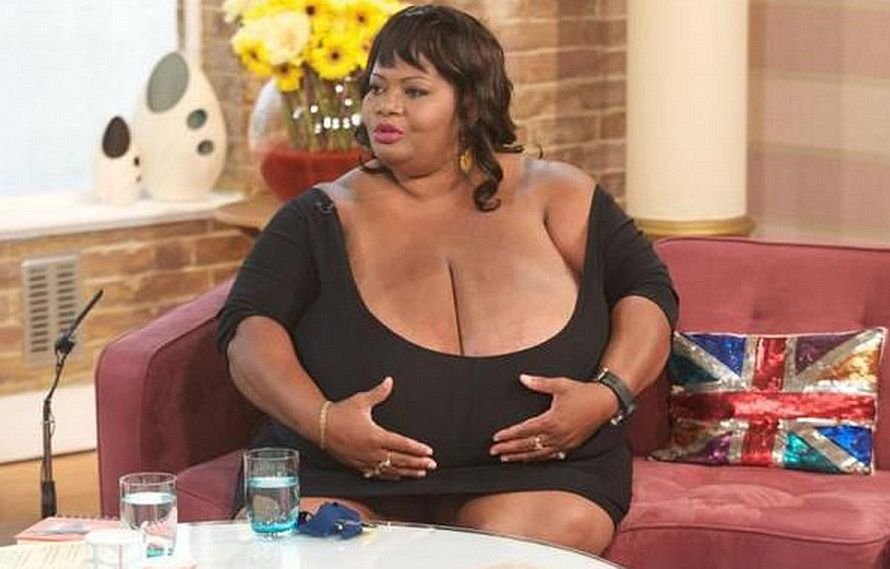 видео больших размеров грудей