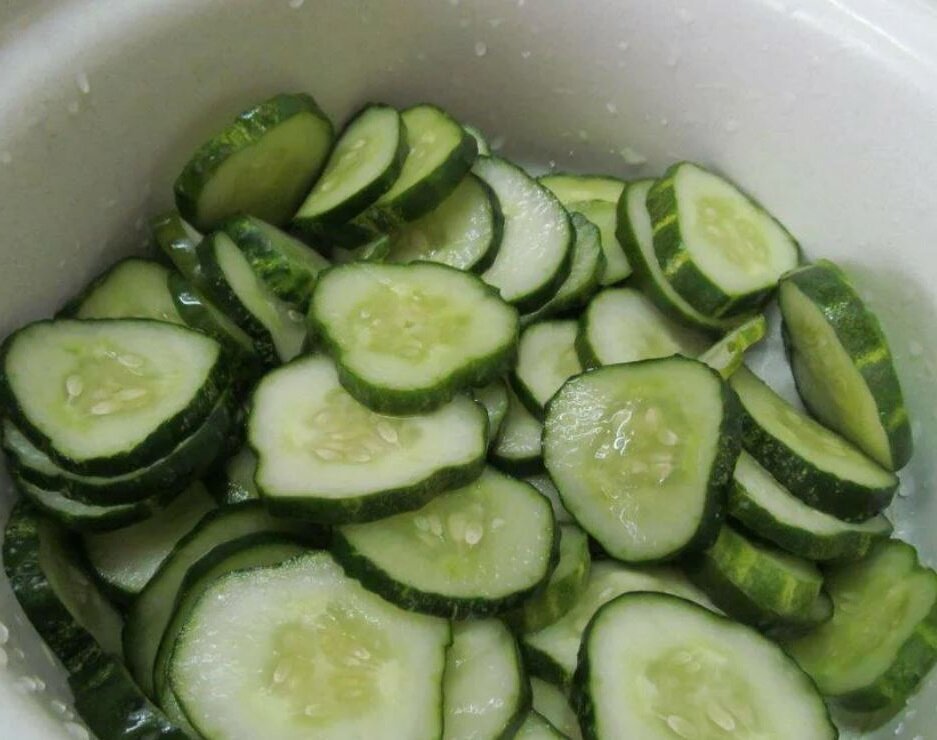 огурцы пикули. пикули из огурцов для бутербродов. консервация пикули ассорти овощное. пикули рецепт. пикули из огурцов на зиму.