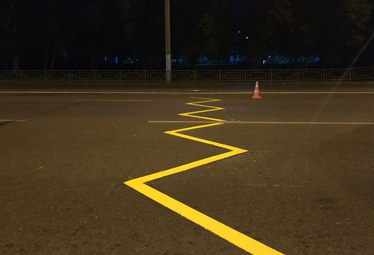 желтая разметка 1,17 пдд. дорожная разметка жёлтый зигзаг. горизонтальная дорожная разметка 1. новая дорожная разметка. желтая зигзагообразная линия обозначает.