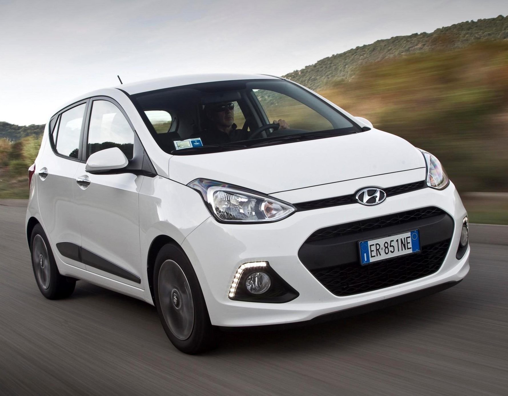 2 i 10. Hyundai i10 2018. I10 hu Hyundai. Хендай i10 белая. I 10.