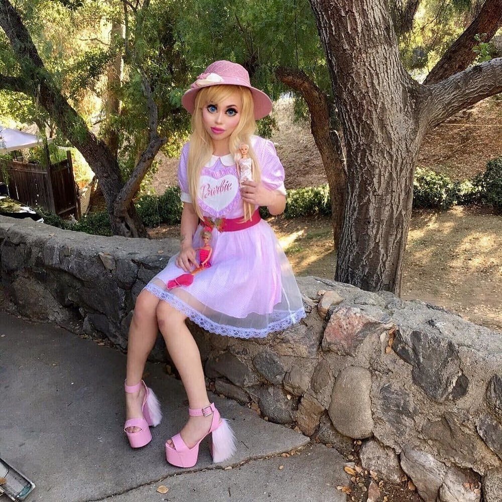 Шпагина анастасия барби. Живая кукла алина ковалевская. Офелия вэнити барби. Девушки похожие на кукол барби. Офелия вэнити барби.