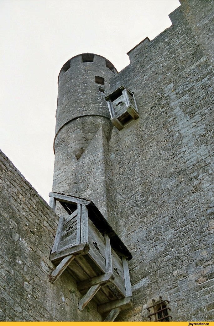 Туалет в замке в средневековье фото