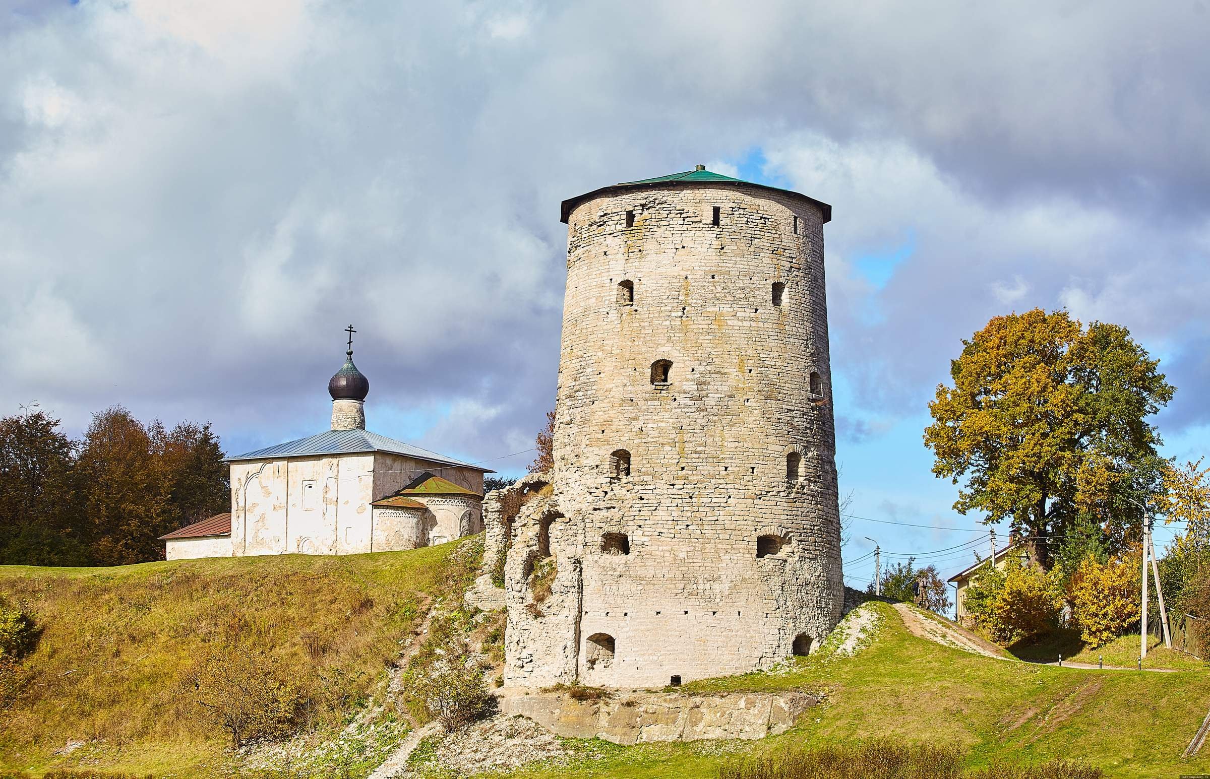 Фото гремячей башни в пскове