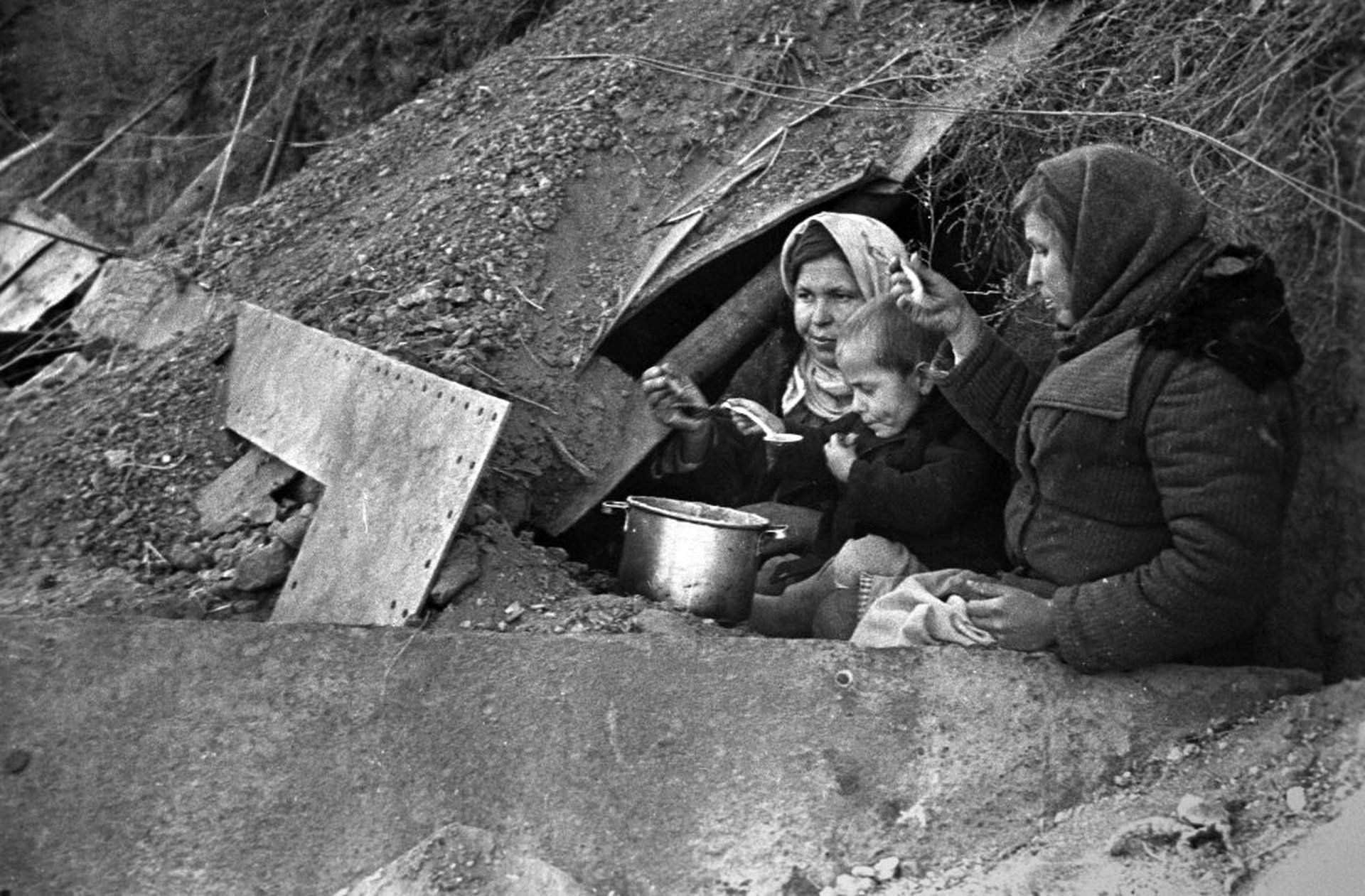 Как жили женщины в войну. Жизнь в землянках в ВОВ 1941-1945. Сталинградская битва дети Сталинграда.