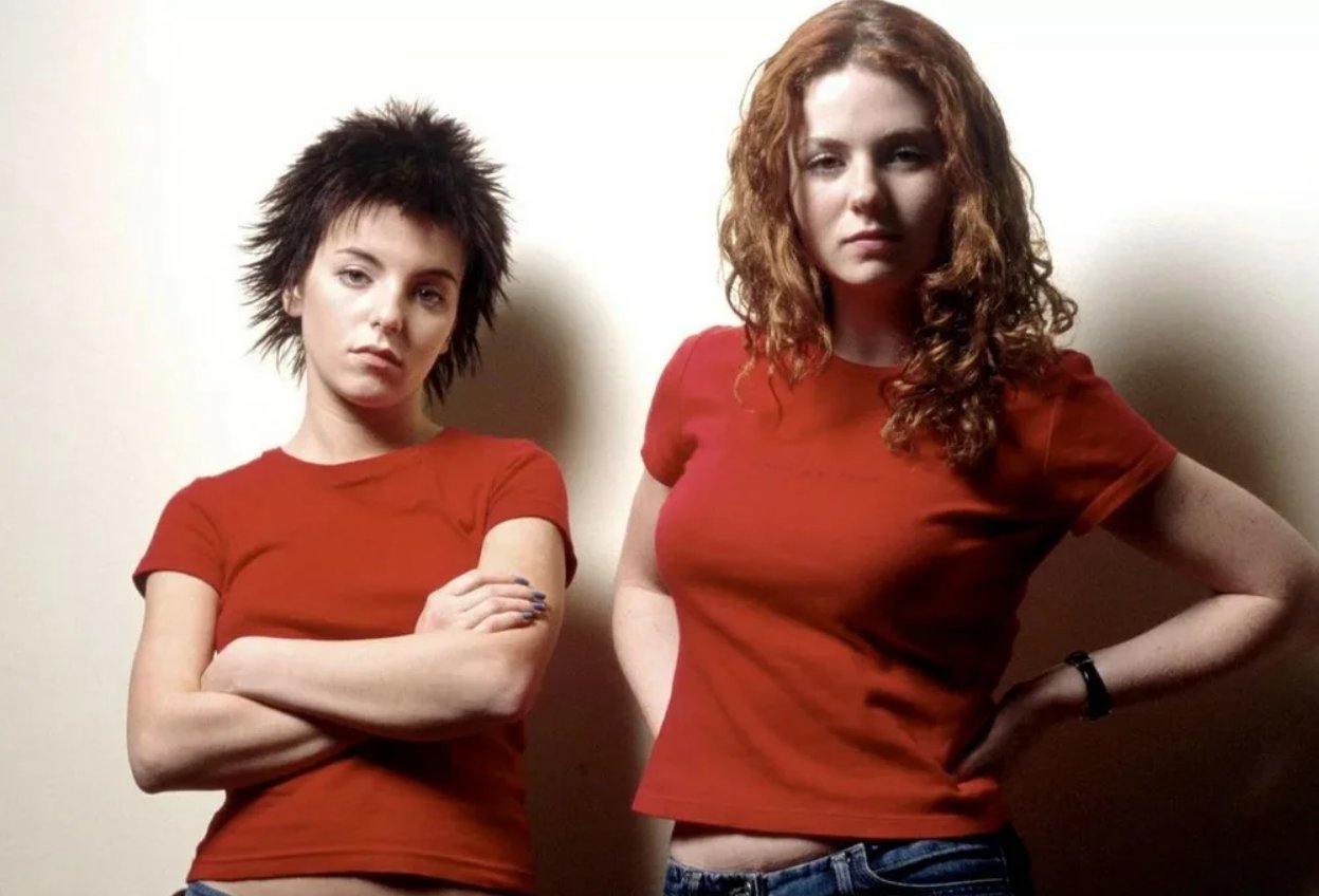 Слушать песню тату. Группа t.a.t.u. Tatu группа 2000. Группа тату 1999. Тату группа 2000х.