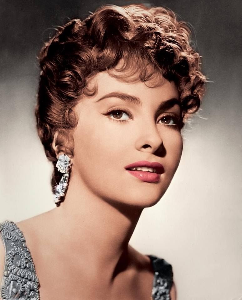 шарлиз терон в молодости. шарлиз терон глаза. кейт бекинсейл 2002. знаменитые блондинки с зелеными глазами. мировой красивы актрисы.