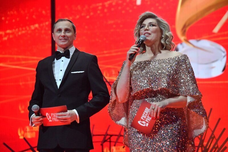 Золотой граммофон 2022 ведущие. Золотой граммофон 2022 ведущие скулкина. Полина гагарина золотой граммофон 2022. Лариса долина золотой граммофон 2022. Золотой граммофон 2022 ведущие.