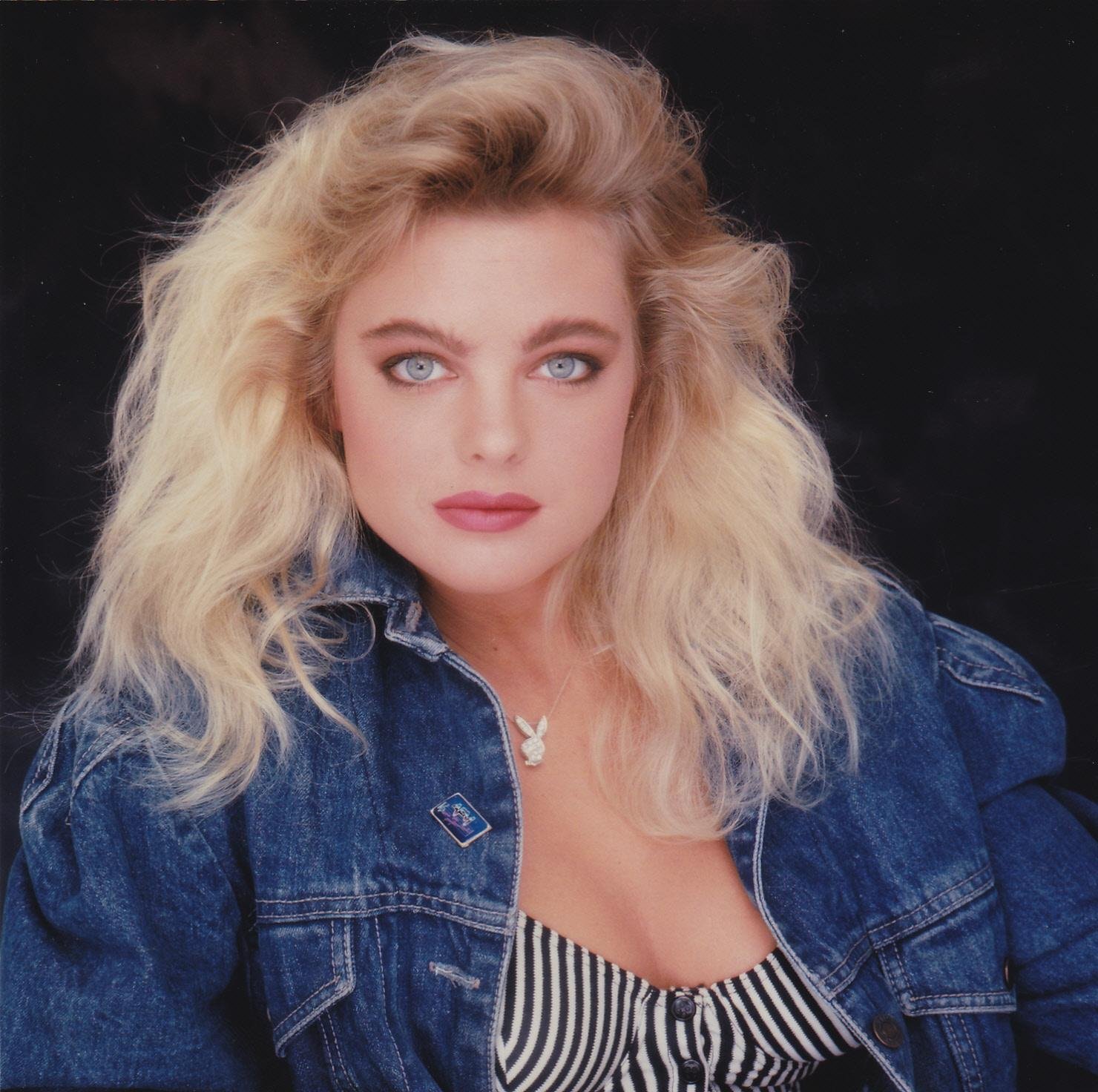 Erika Eleniak в молодости