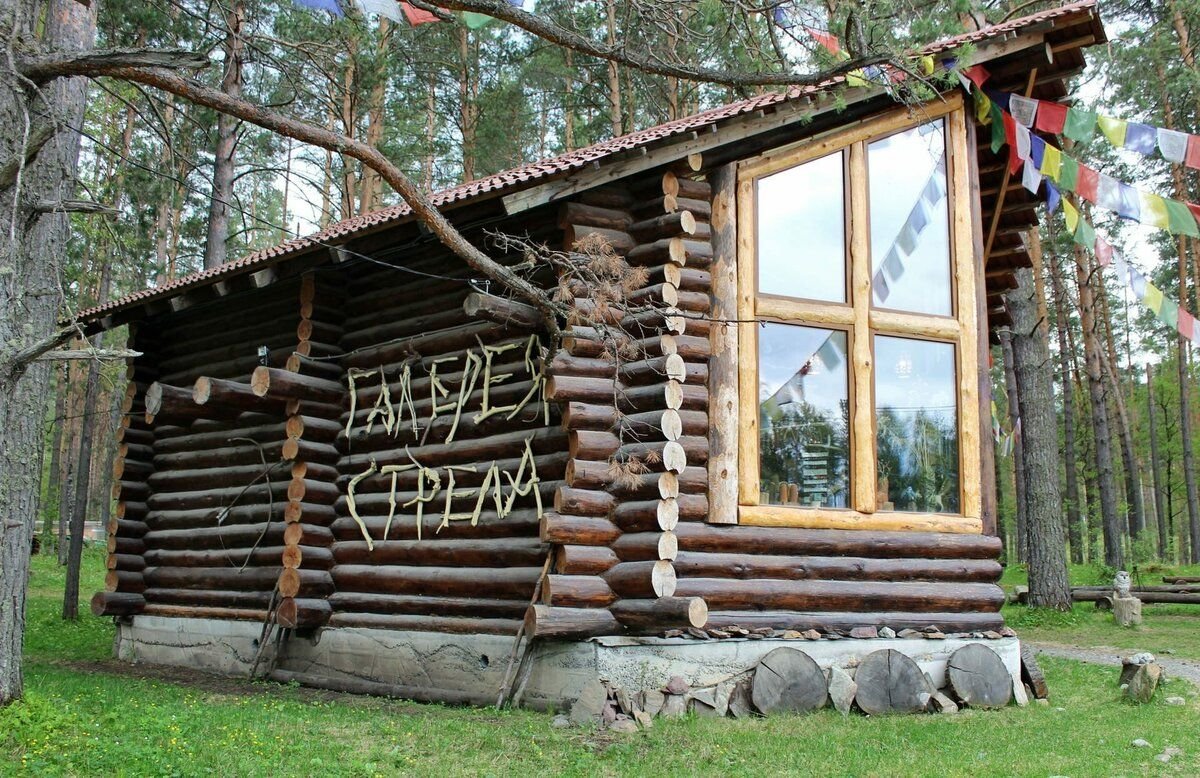 Поселок мастеров. Село Аскат горный Алтай. Стрела Сартакпая Аскат. Деревня Мастеров Аскат горный Алтай. Деревня художников Алтай Аскат.