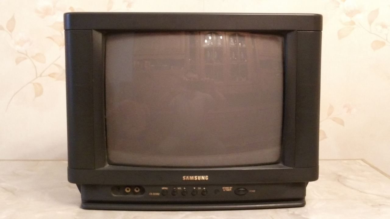 Фото телевизора старого образца. Samsung CW-3335z. Телевизор Samsung 1992. Телевизор Samsung 2000. Телевизор Samsung 1990 года.