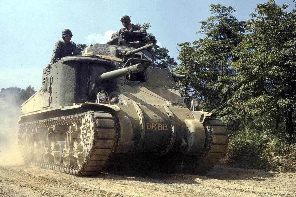 Первые американские танки. M3 Lee танк. Танк США m3 Lee. M3 Grant танк. M3 танк второй мировой войны.