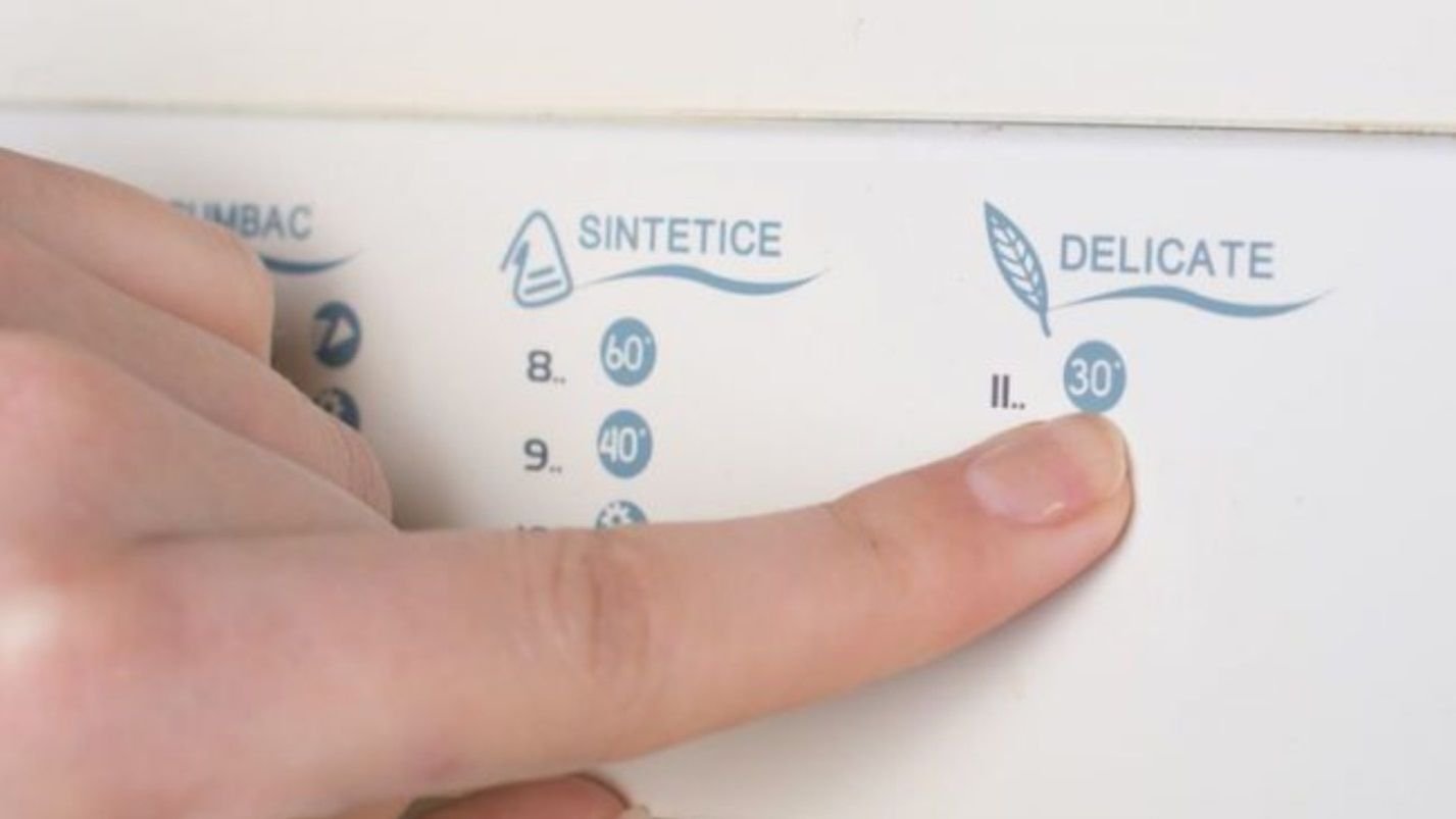 деликатная стирка на машинке. бережный режим. деликатная стирка значок. деликатный режим деликатный режим. стирать на деликатном режиме.