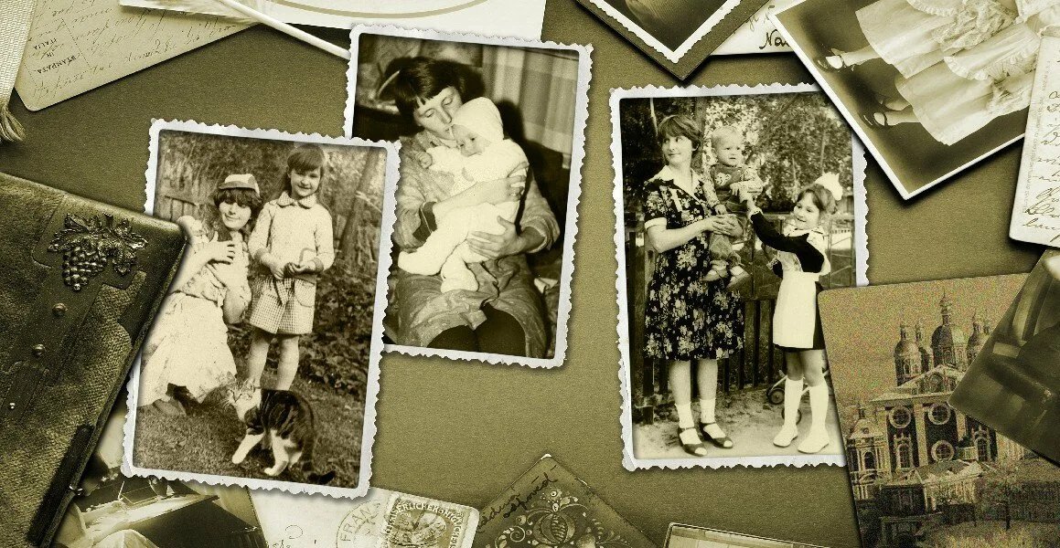 Фотоальбом людей. Старый фотоальбом. Старинный семейный фотоальбом. Коллаж из старых фотографий. Снимок в семейном альбоме.