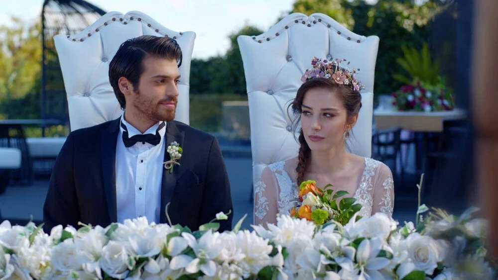 Полнолуние турецкий 8. Турецкий сериал Назлы и феррит. Сериал полнолуние Назлы и феррит. Сериал полнолуние Турция. Полнолуние турецкий сериал Назлы.