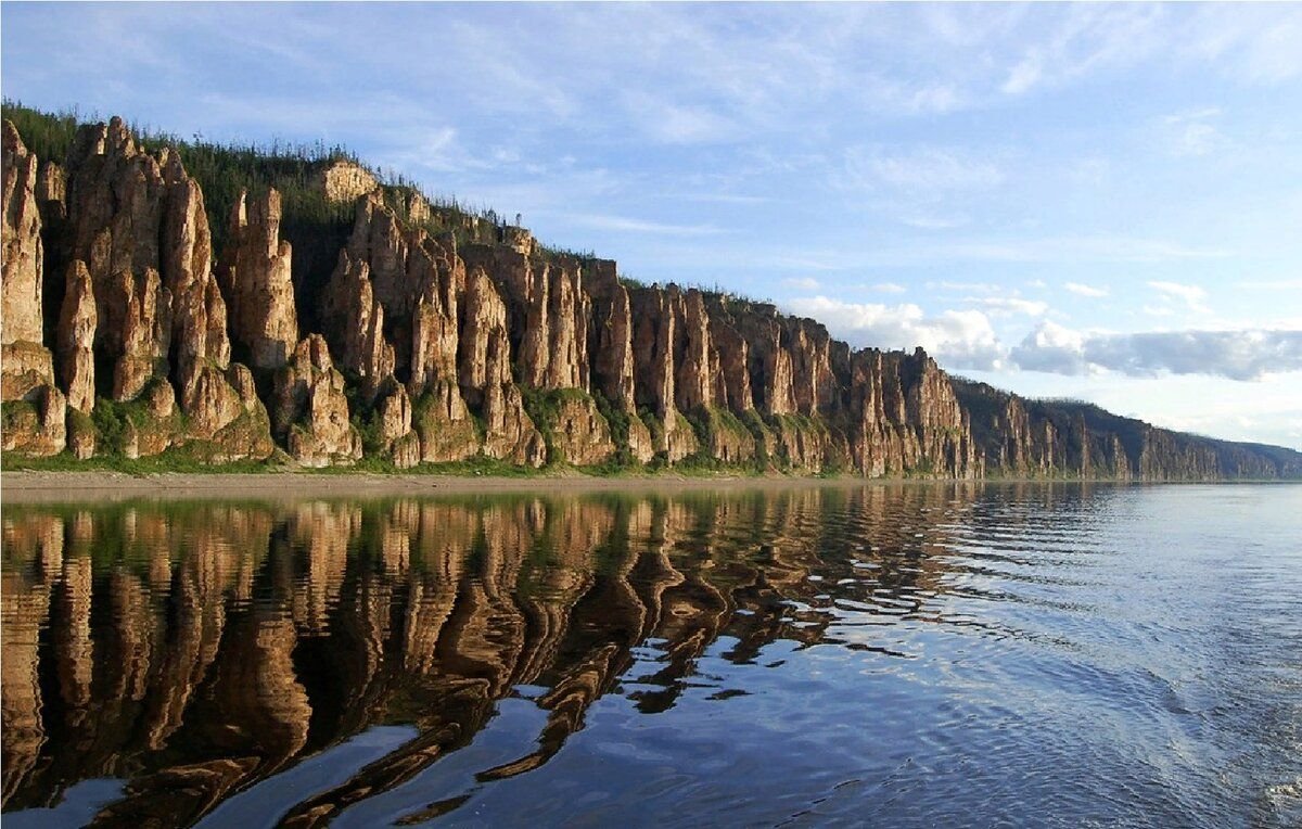 Сибирская река лена. Национальный парк Ленские столбы. Ленские столбы в Якутии. Река Лена Ленские столбы. Национальный парк «Ленские столбы» в Якутии (Россия).