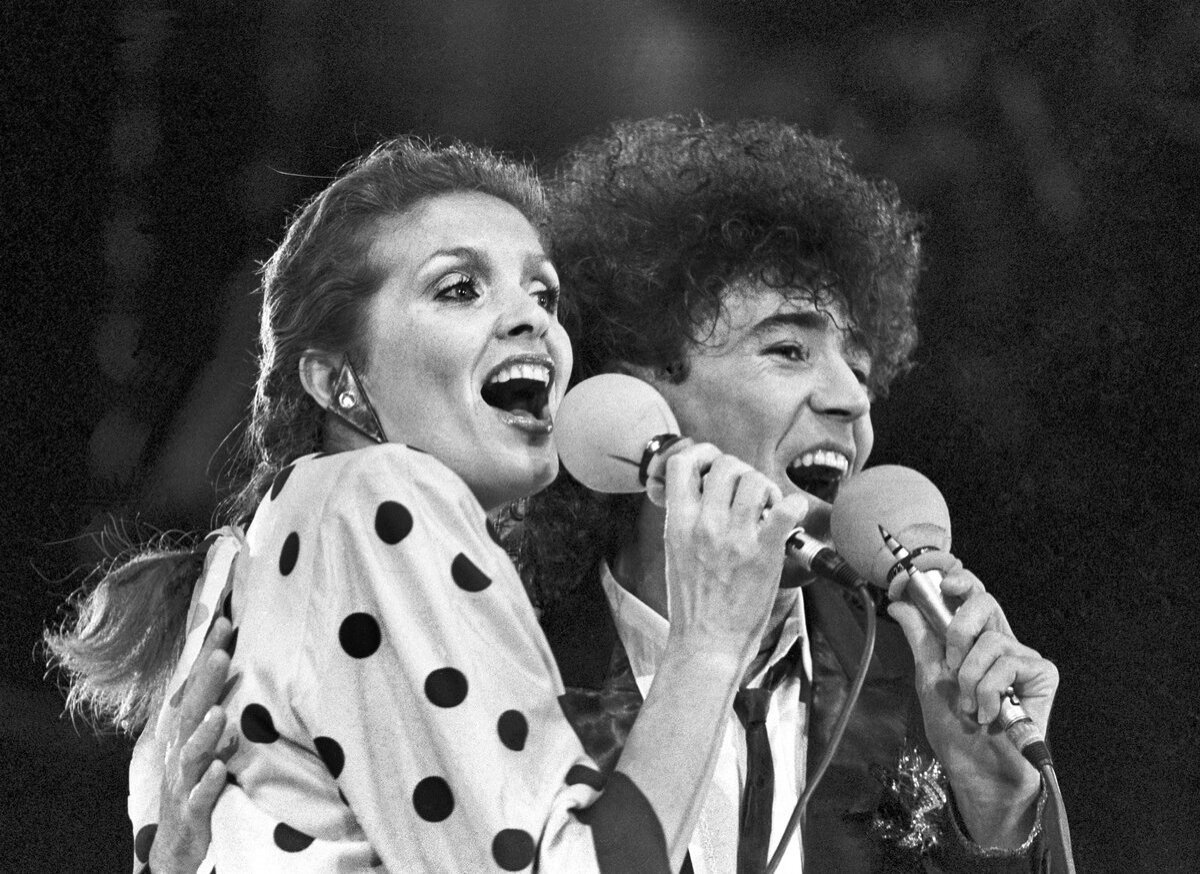 вернисаж лайма вайкуле. лайма и леонтьев вернисаж. илья резник пластинки. лайма вайкуле и леонтьев. лайма вайкуле и валерий леонтьев вернисаж.