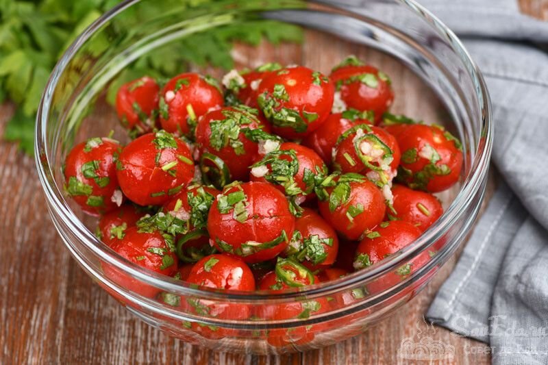 помидоры быстрого приготовления без уксуса. аджика из помидор на зиму. малосольные помидоры. малосольные помидоры быстрого приготовления в кастрюле. помидоры малосольные фарширов.