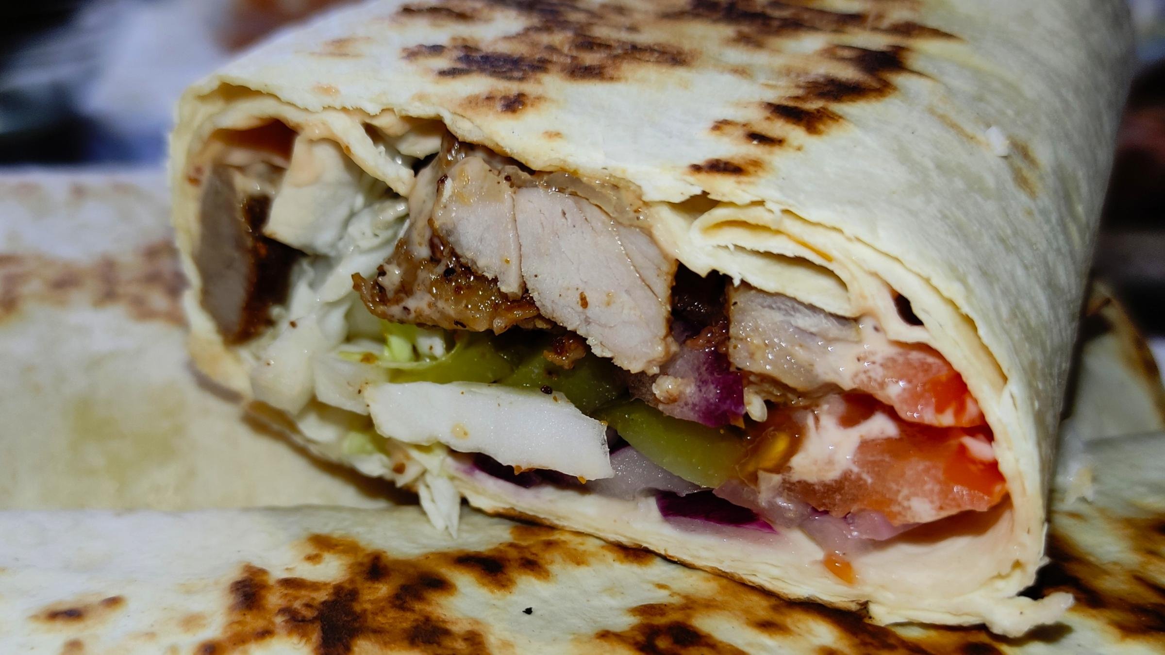 шаурма с копченой грудкой. мини лаваш. ну очень вкусная шаурма. готовим домашнюю шаурму со свининой. шаурма с корейской морковкой и курицей.