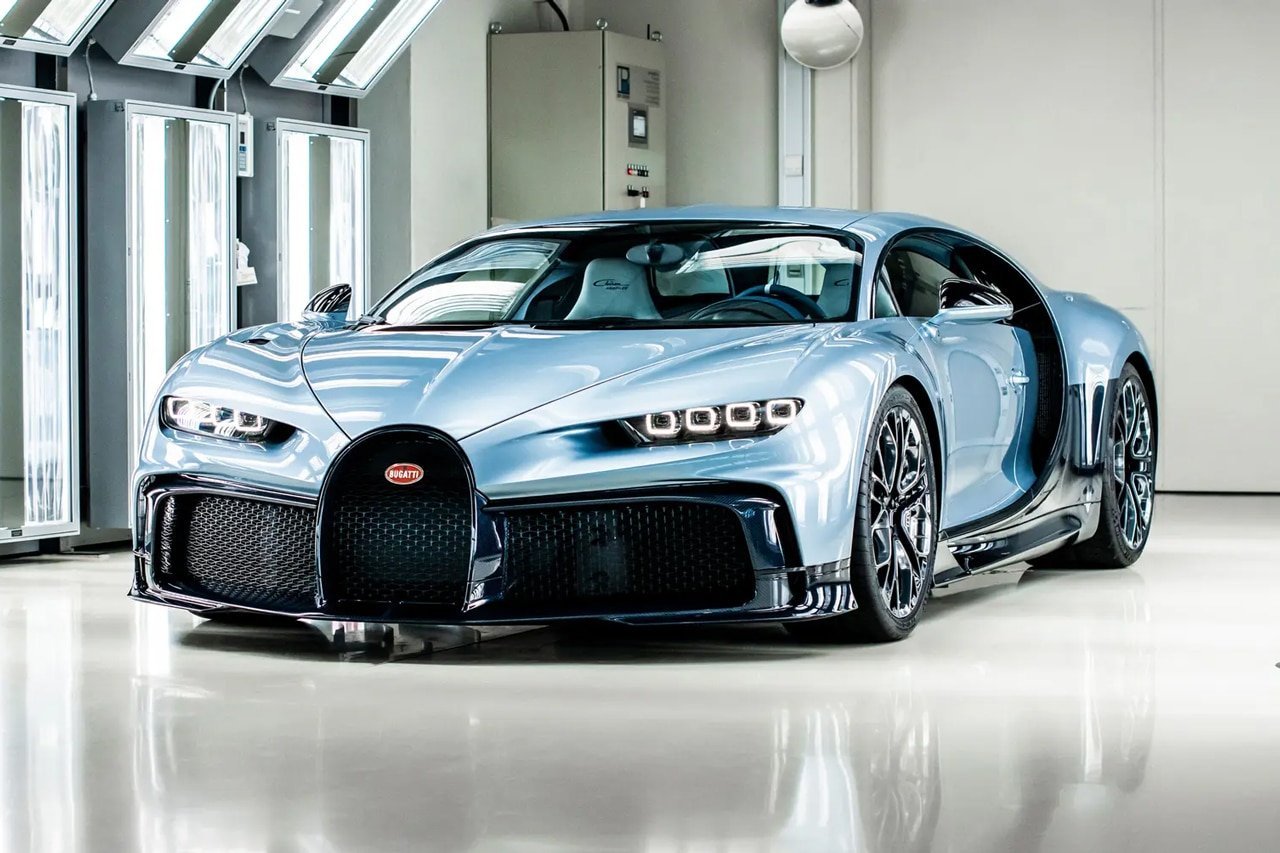 Что такое широн. Bugatti Chiron super Sport 2021. Bugatti Chiron super Sport 300+. Бугатти ЧИРОН 2022. Bugatti Chiron за 1000000.