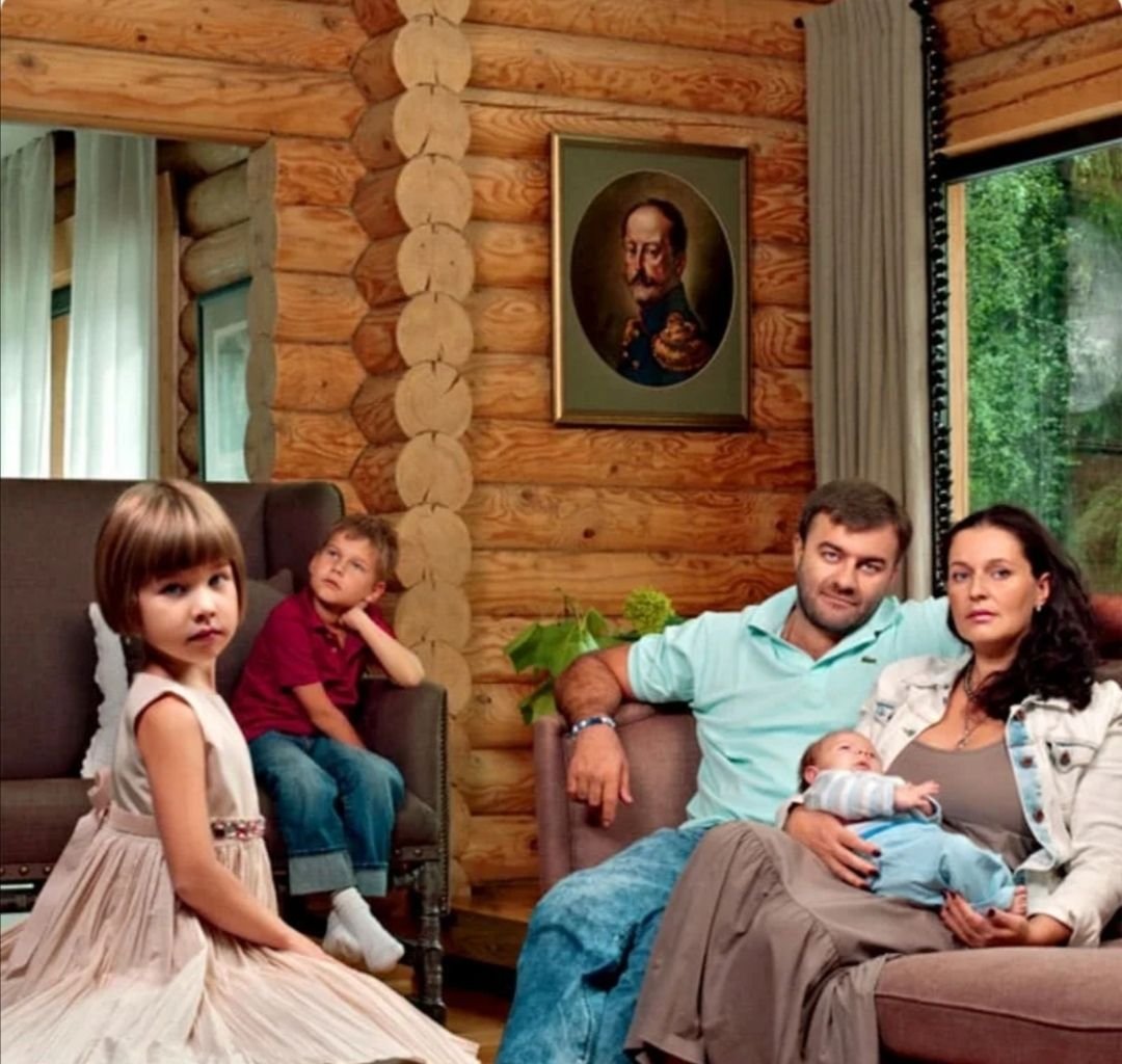 Пореченков Михаил семья. Жена Михаила Пореченкова. Семья Михаила Пореченкова. Михаил Пореченков и его семья